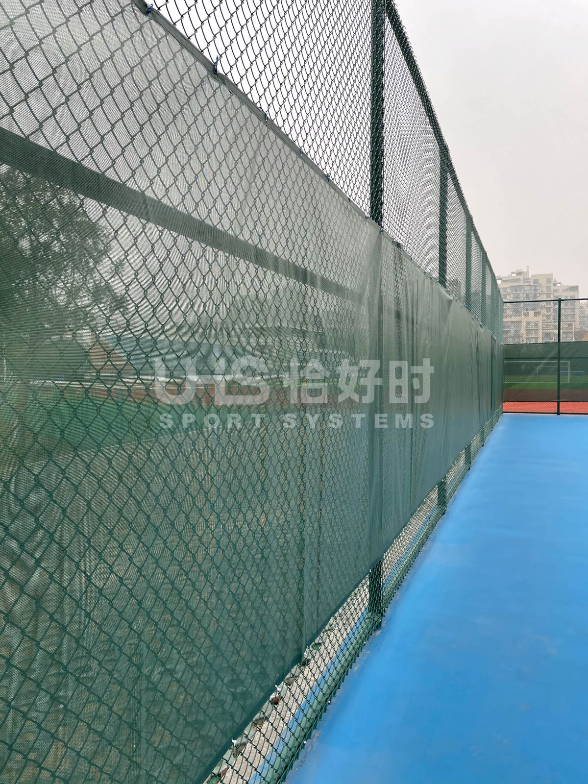 TF-950 High‑Quality PVC Tennis Court Windscreen 2 tennis fence windscreen installation on-site photo