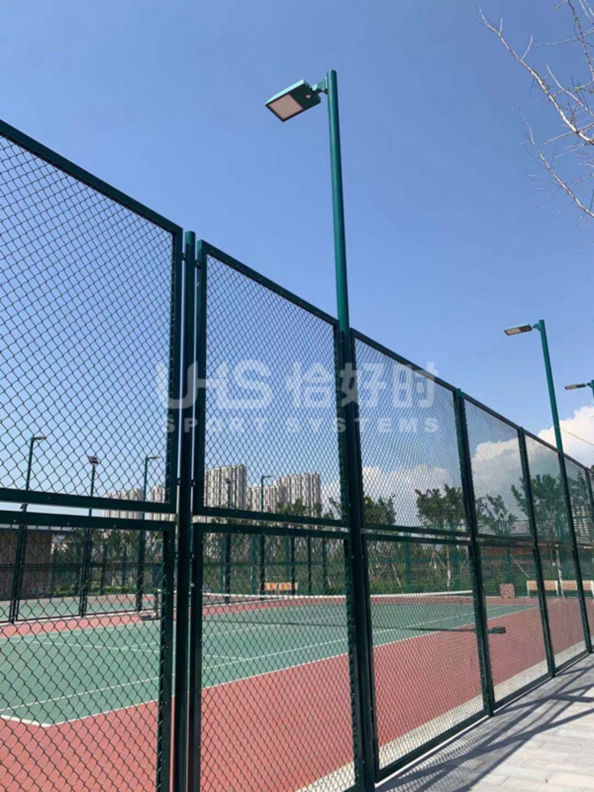 galvanized fence wire mesh for tennis court side view