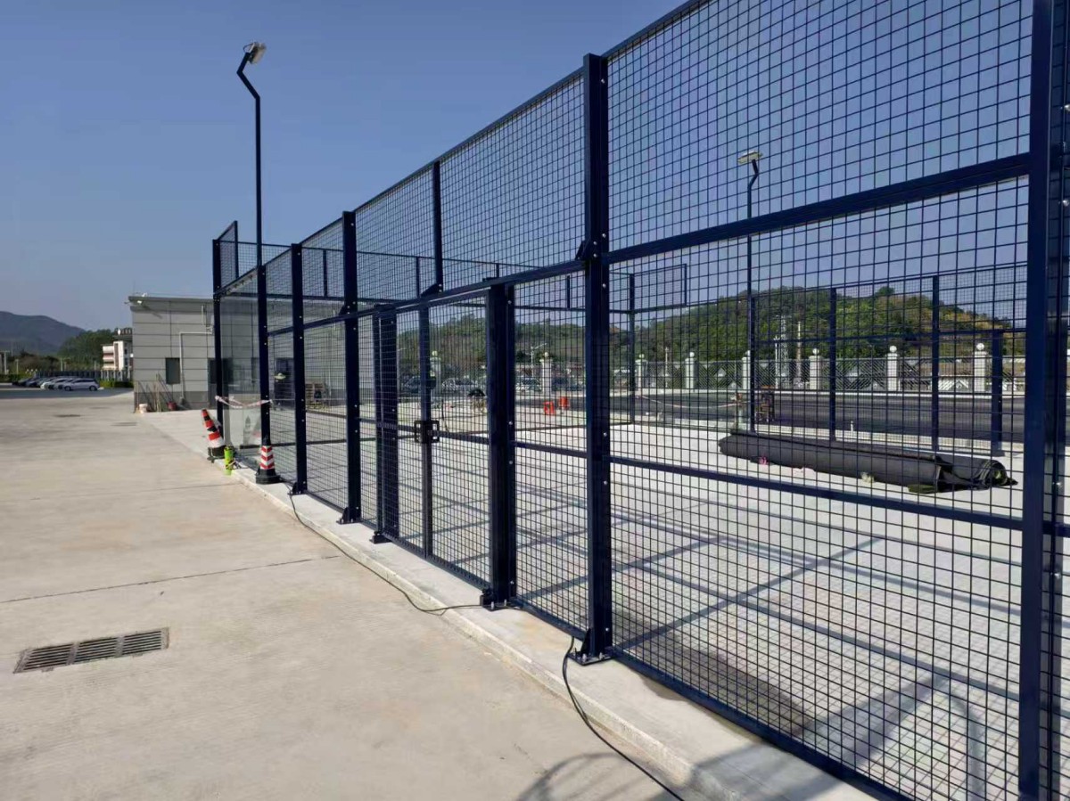 padel tennis court side view