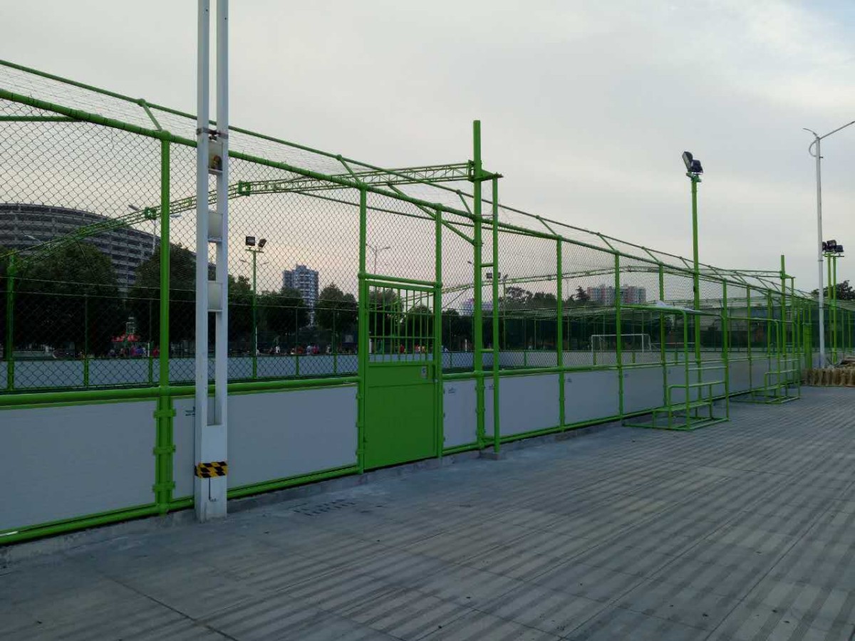 UHS-0201 Steel Structure (Composite Board + Soft Net) Cage Soccer Pitch 8 soccer pitch composite fence side photo